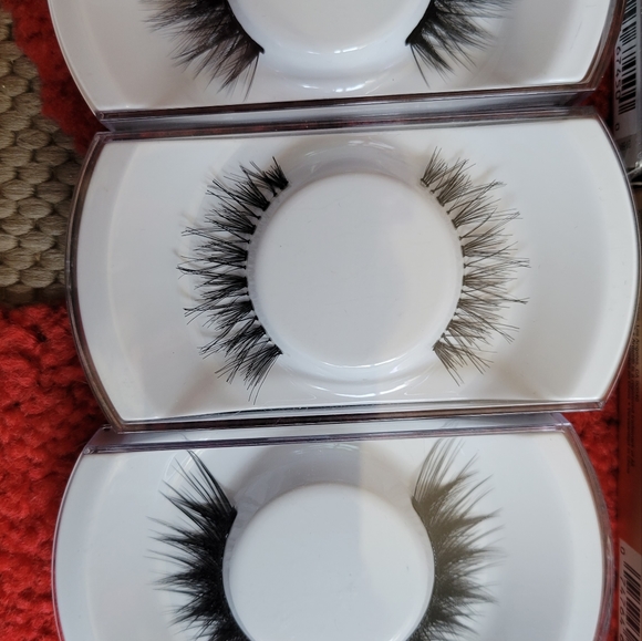 10 unopened strip lashes with glue - Picture 5 of 5